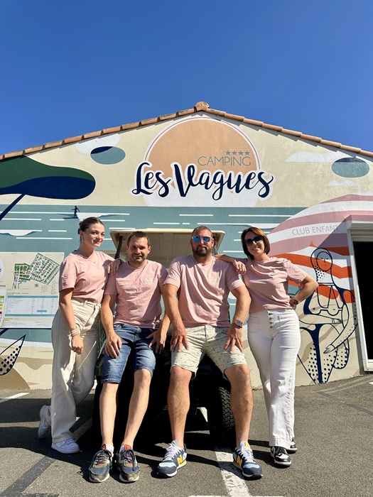 L'équipe accueillante du camping Les Vagues, une destination idéale pour des vacances à Saint-Gilles-Croix-de-Vie.