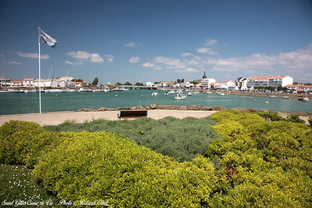Saint Gilles croix de vi petit port familiale