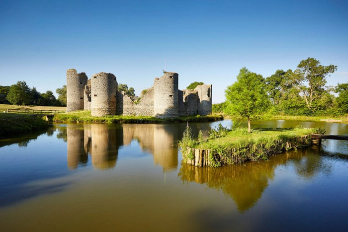 Le château de Commequiers sous un temps ensoleillé